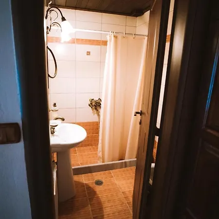 Evilion Traditional Gæstehus Plakoton
