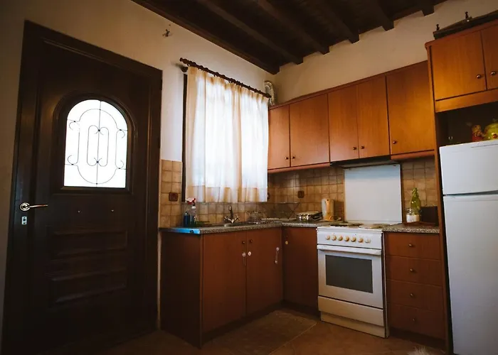 Evilion Traditional בית הארחה