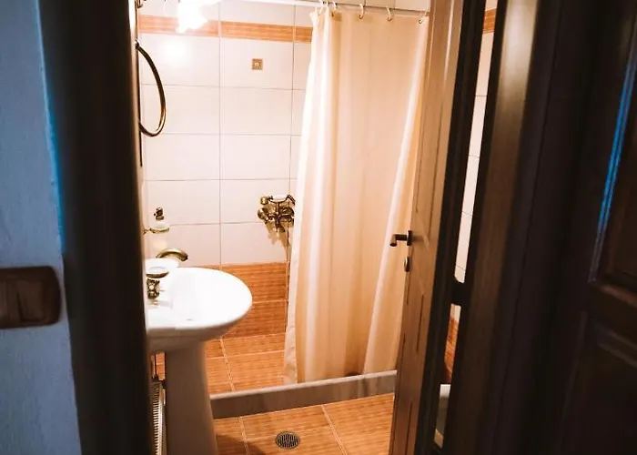 Evilion Traditional בית הארחה Plakoton