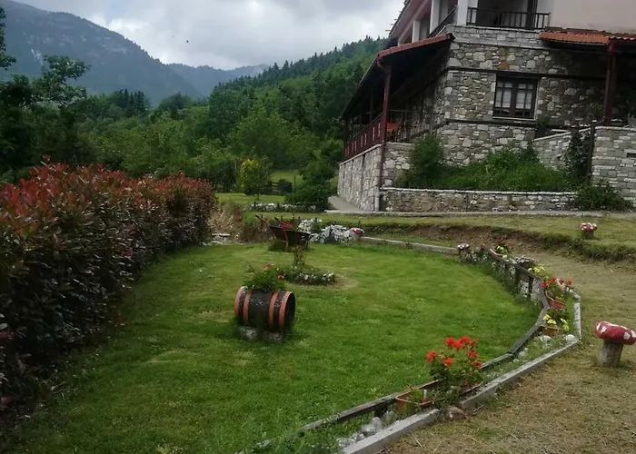 Evilion Traditional Konukevi Plakoton